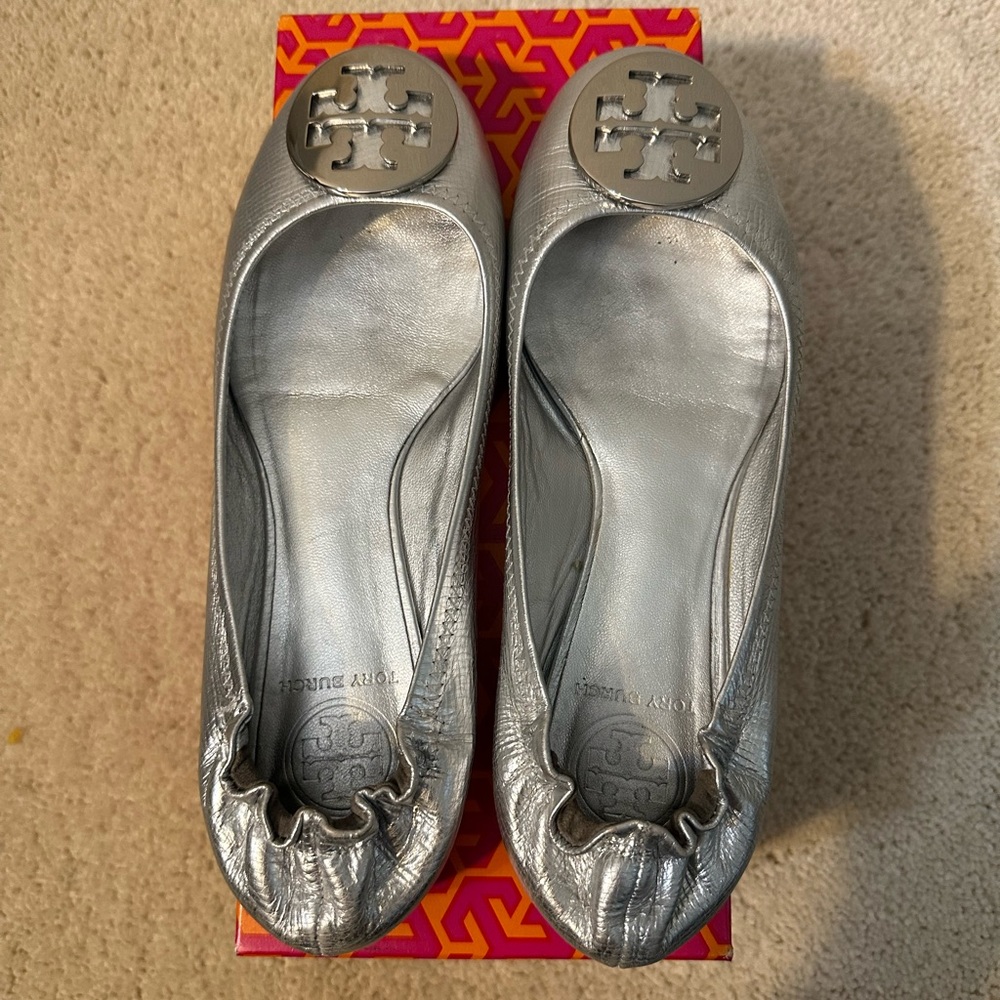 Tory Burch Reva Ballet Flats. Size: 7.5 M.  Silver.